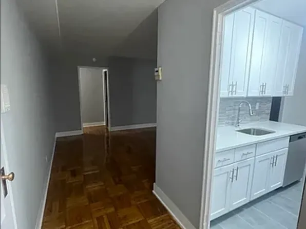 (undisclosed Address), Fresh Meadows, NY 11365