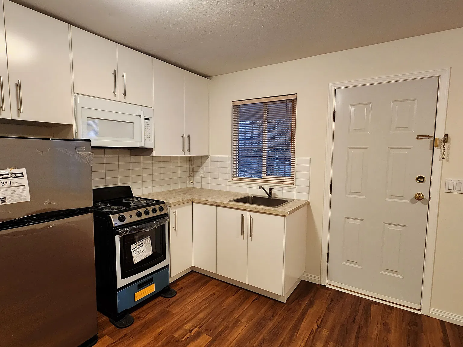 3 bed, 1211 sqft, $2,495 — Photo 2