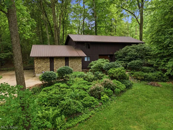 680 Rocky Hollow Dr, Akron, OH 44313