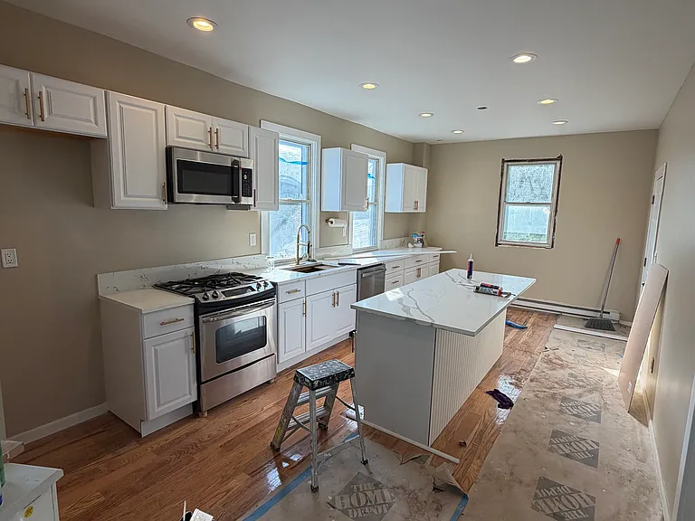 937 N Main St #1 — Photo 2
