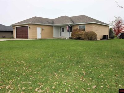 803 Rose Dr, Ellendale, MN, 56026