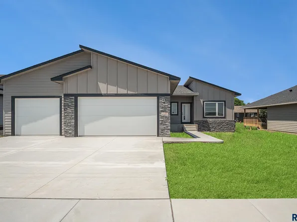 1121 Cyber Ct, Madison, SD 57042