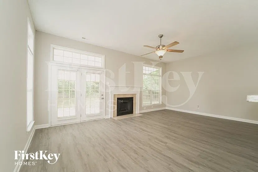 4 bed, 2.0 bath, 2417 sqft, $2,635 — Photo 4