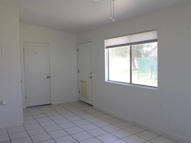 530 N Criss St — Photo 5