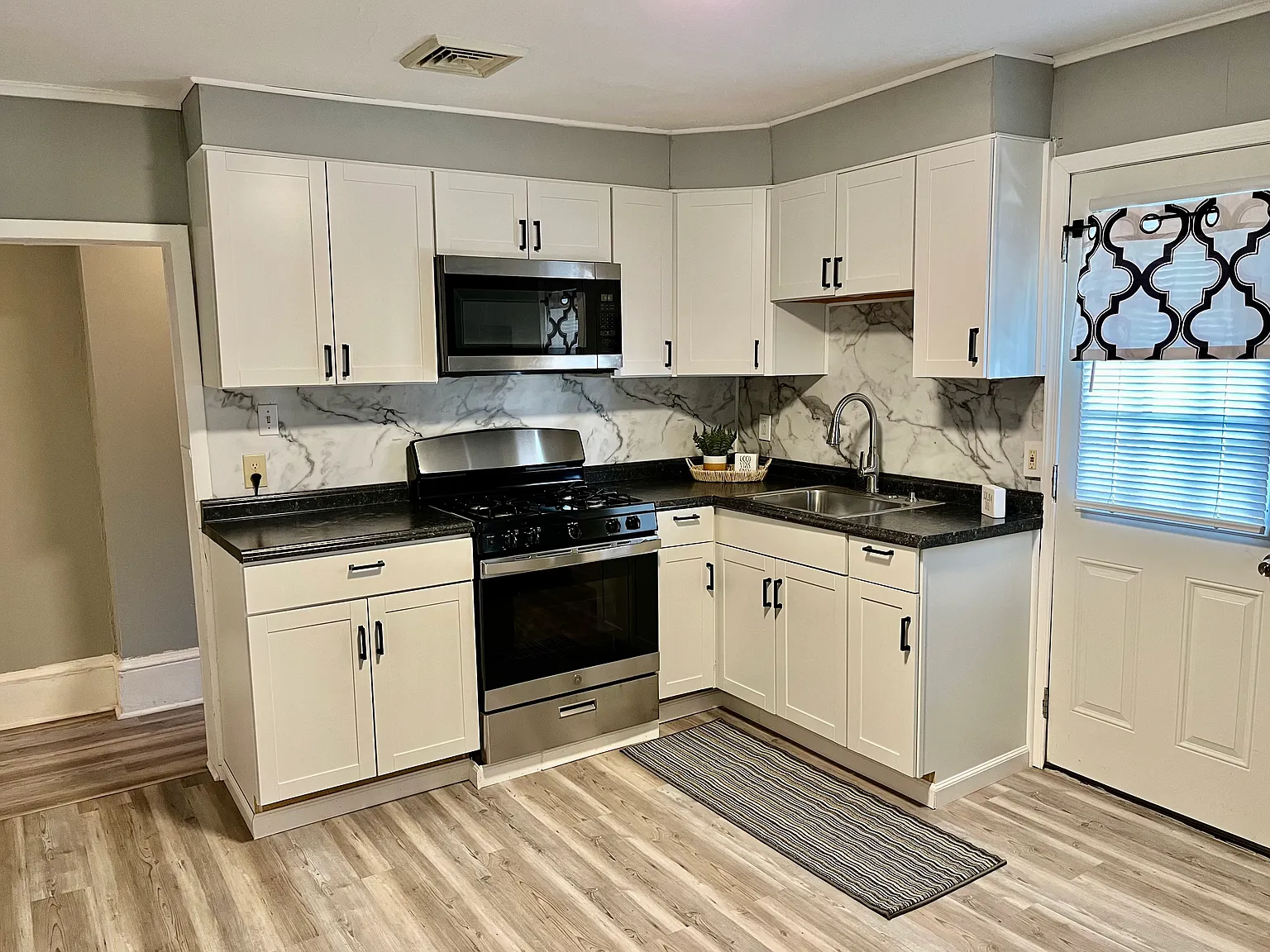 1 bed, 1000 sqft, $1,150 — Photo 1