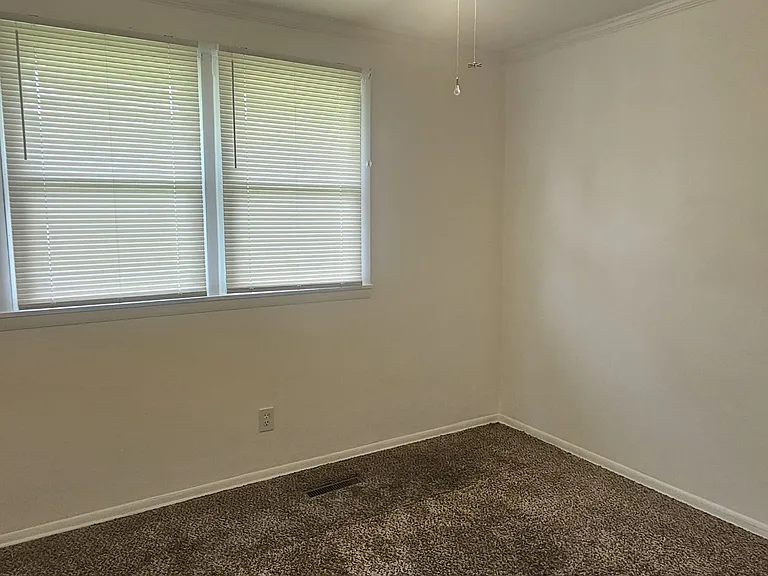 1404 Algona Rd — Photo 11