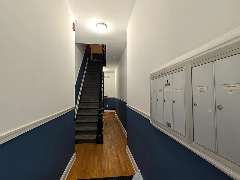 208 6th St #2R — Photo 18