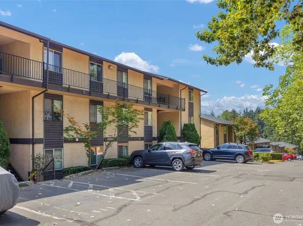 12525 NE 145th Place #F107, Kirkland, WA 98034