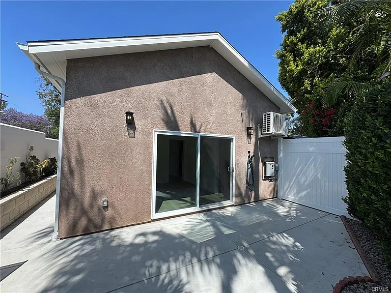 5032 Serrania Ave — Photo 18
