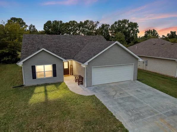 1203 Stonebridge Ln, Moberly, MO 65270