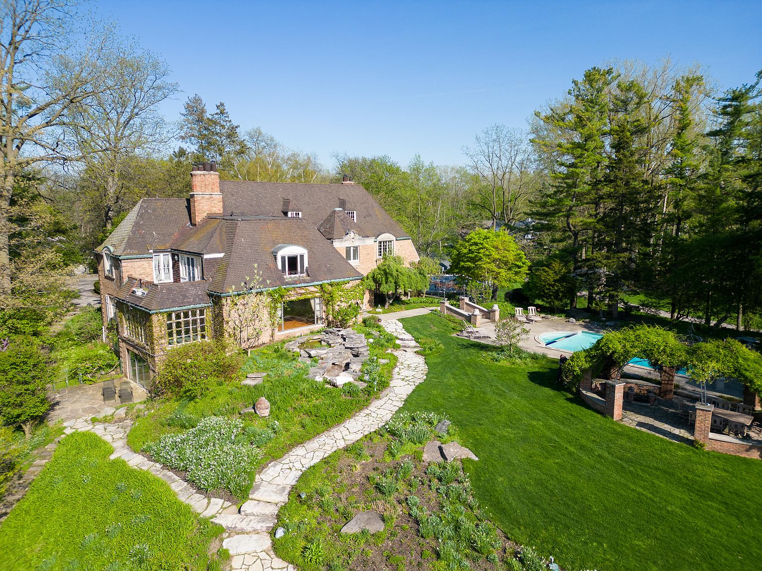 325 Lakeside Dr SE, East Grand Rapids, MI 49506 Zillow