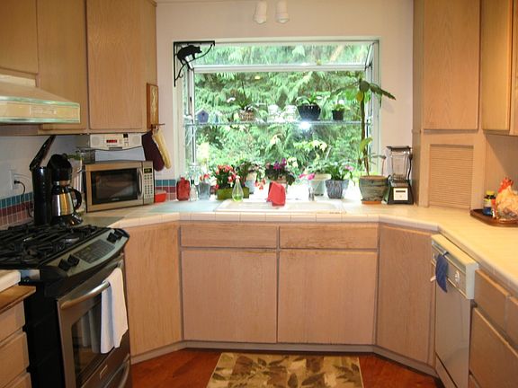 U Shaped Kitchen with Garden Window