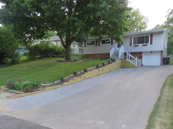 3513 Greenleaf Ave, Island Lake, IL 60042