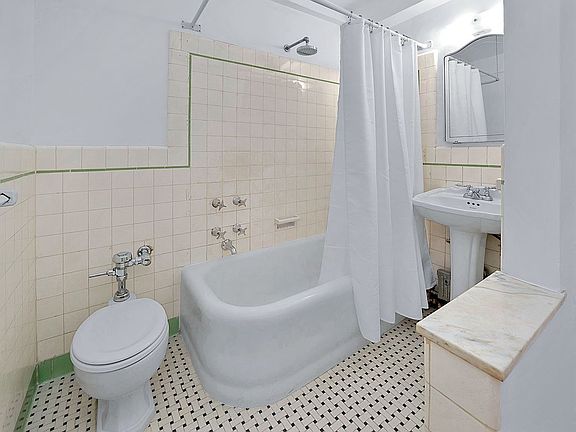 4th image of 300 W 23rd St APT 9M