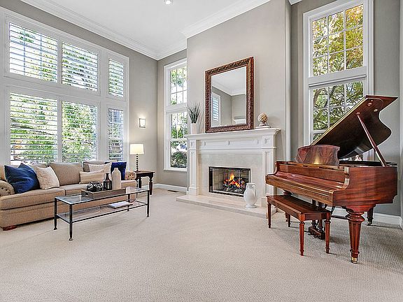 5th image of 18 Brightwood Cir