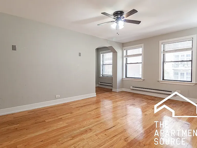437 W Roscoe St #1 — Photo 5