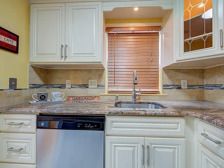41 Beechwood Ave #HOUSE — Photo 9