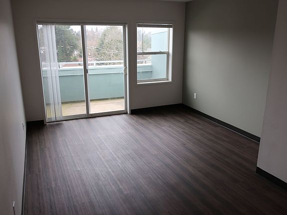 5th image of 5263 University Way NE APT 207