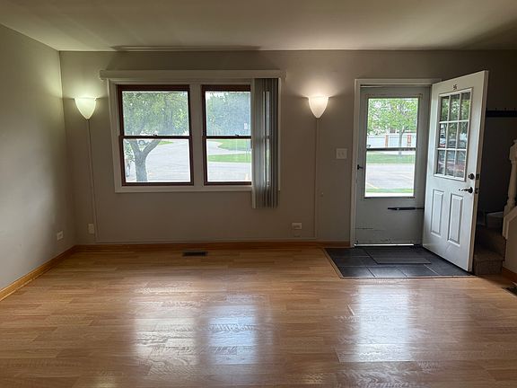 2nd image of 1932 Farnham Ct