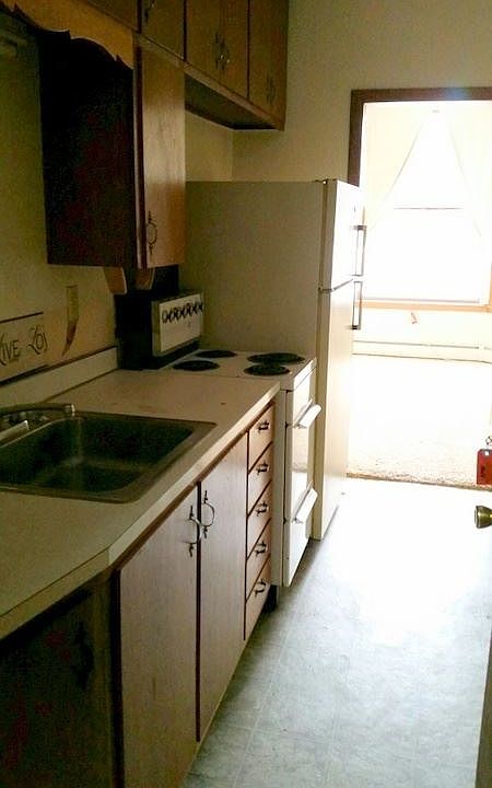 2nd image of 110 1/2 E Washington St