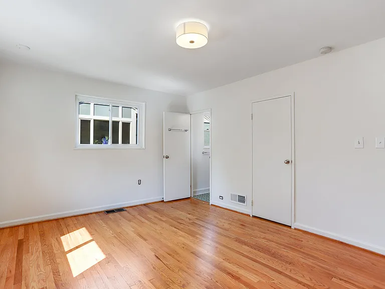 4516 Gretna St — Photo 14