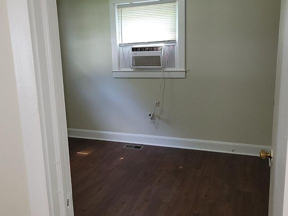 3rd image of 1118 W Rankin Ave