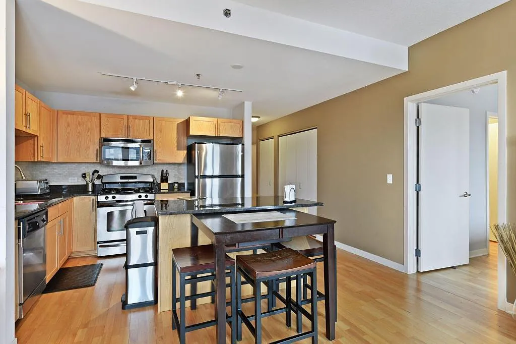 929 Portland Ave — Photo 3