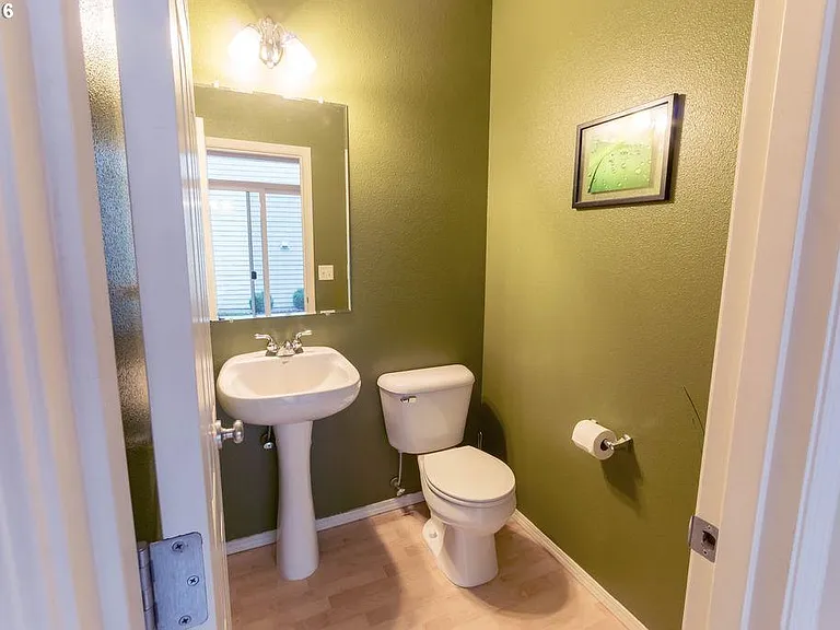 1060 SE Portlandia Ave — Photo 5