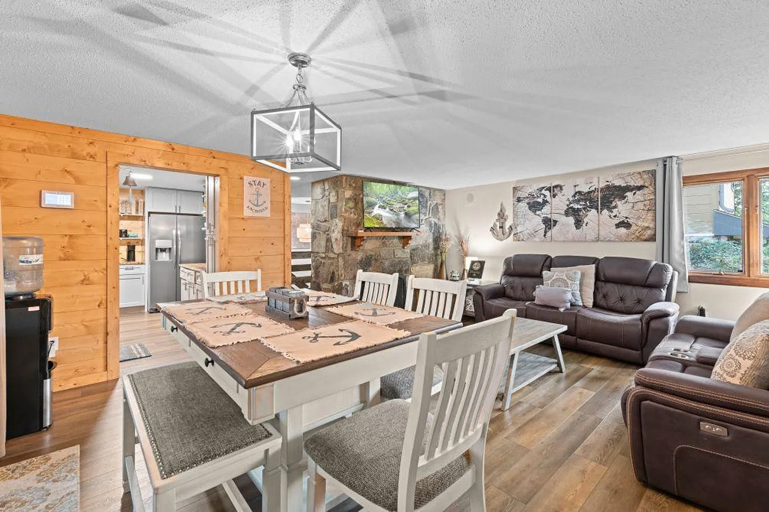 4 bed, 4.0 bath, 2583 sqft, $9,440 — Photo 3