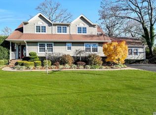 71 Little East Neck Rd S, Babylon, NY 11702