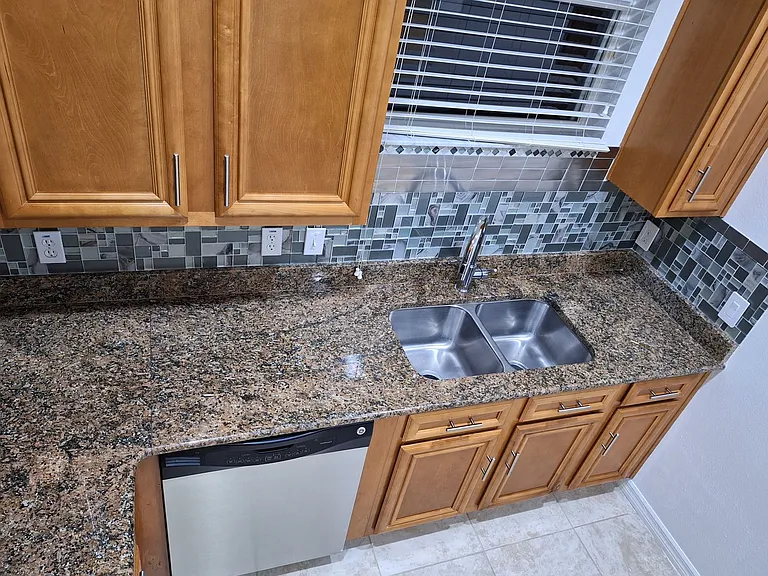 1017 Priory Cir — Photo 15