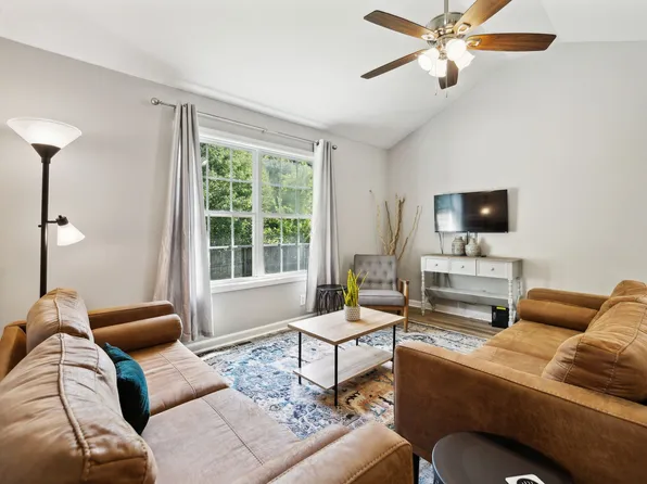 215 Azalea Dr, Oak Grove, KY 42262