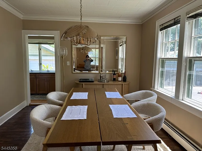 3 bed, 1.5 bath, $4,350 — Photo 2