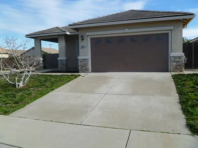 Dersingham Dr — Photo 2
