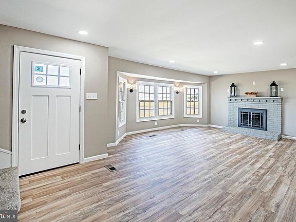 3rd image of 96 Riviera Dr