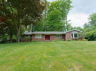 857 Northumberland Dr, Niskayuna, NY 12309