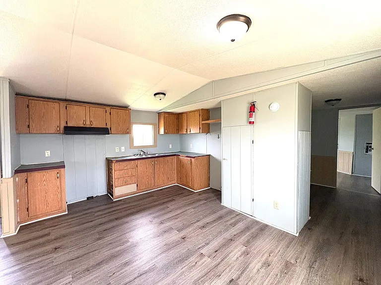 400 Barbara Ln — Photo 3