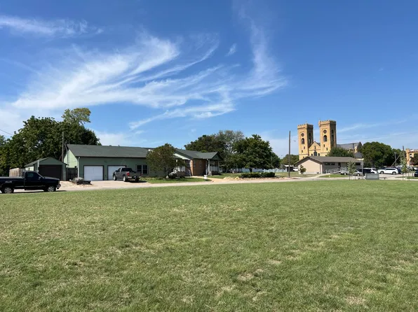 714 E South St, Beloit, KS 67420