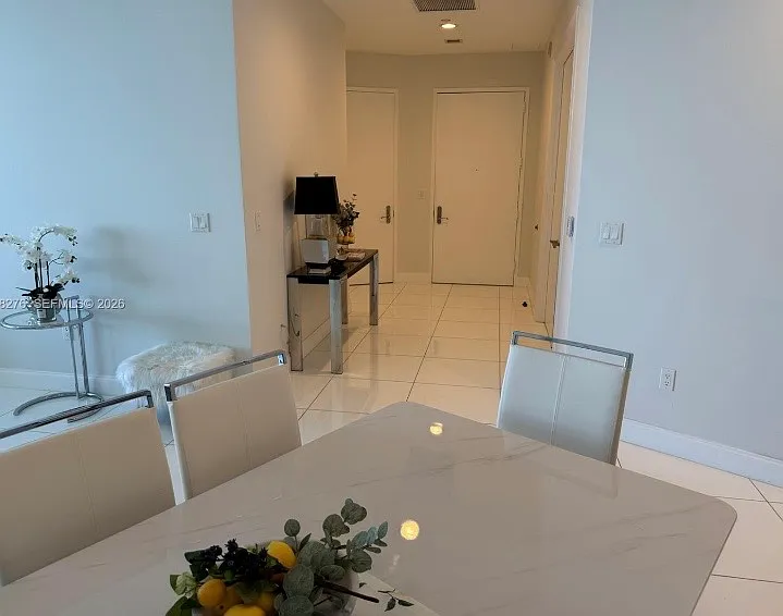 3 bed, 2106 sqft, $8,600 — Photo 4