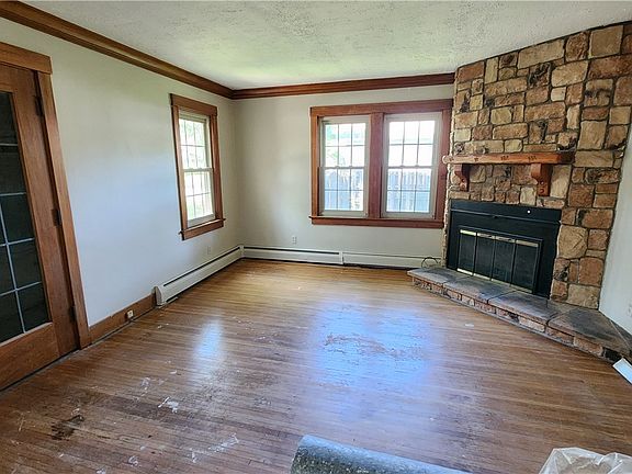 5th image of 263 Crestwood Blvd