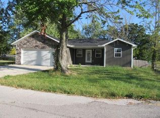 613 E Summit Ave, Seymour, MO 65746