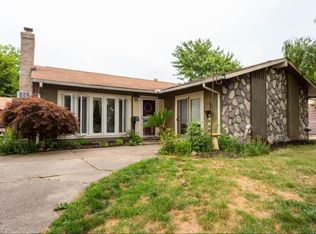 380 Nobottom Rd, Berea, OH 44017