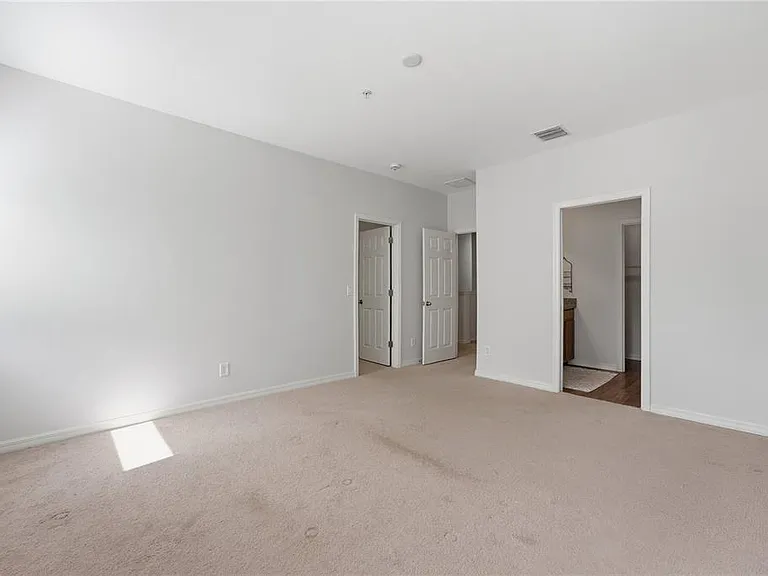 1346 Grantham Dr — Photo 16