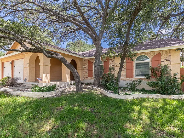 2331 Bluffridge St — Photo 2