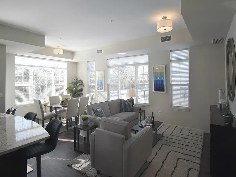 Oaks of Shorewood Apartments — Photo 6