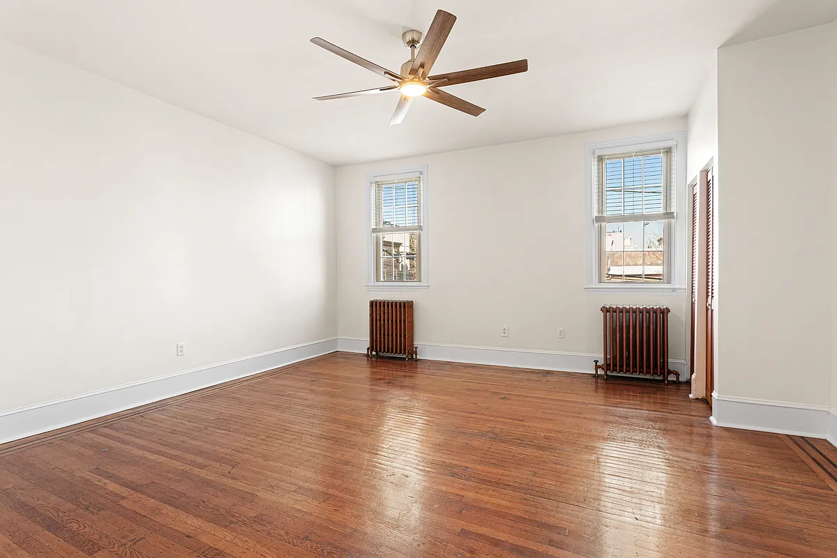 Building Photo - 202 E Girard Ave #1