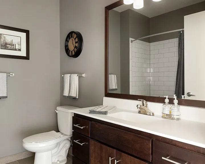 Laguna Apartments — Photo 17