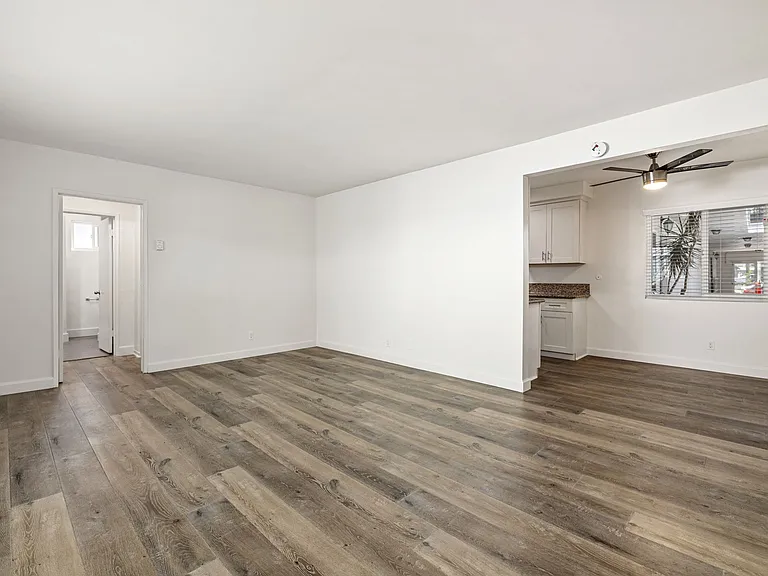 17405 Van Ness — Photo 10