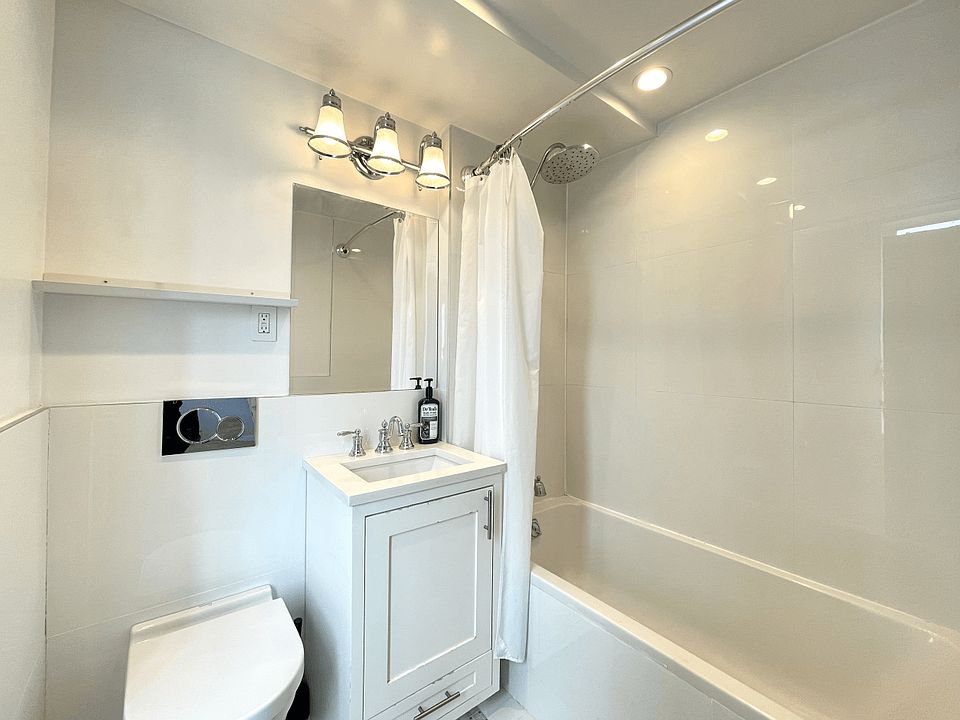 1st image of 752 W End Ave APT 20C