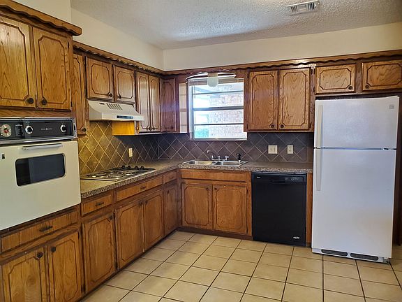 3rd image of 1239 Carriage Dr